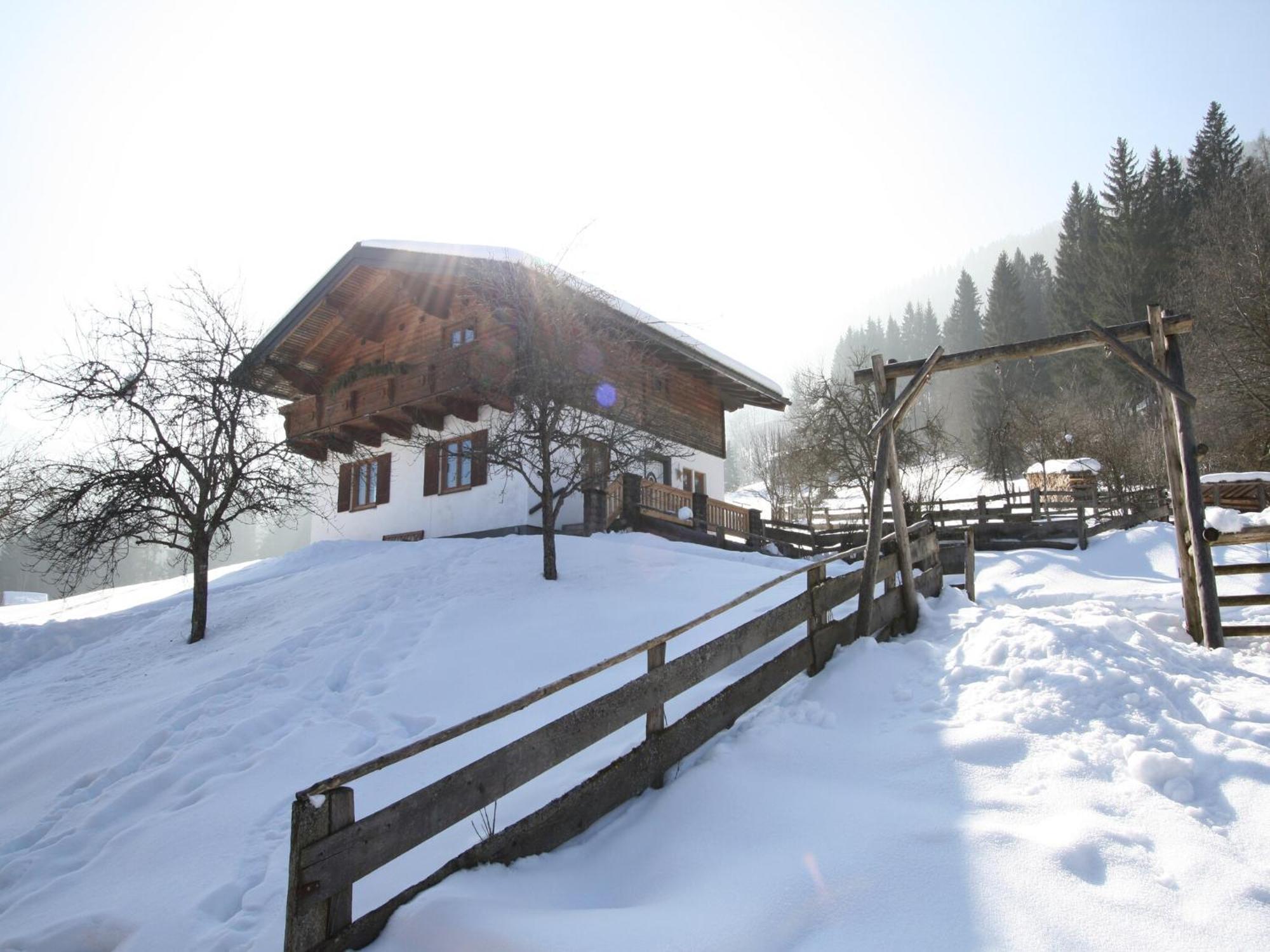 Charming Holiday Home In H Ttau With Barbecue Hüttau Buitenkant foto