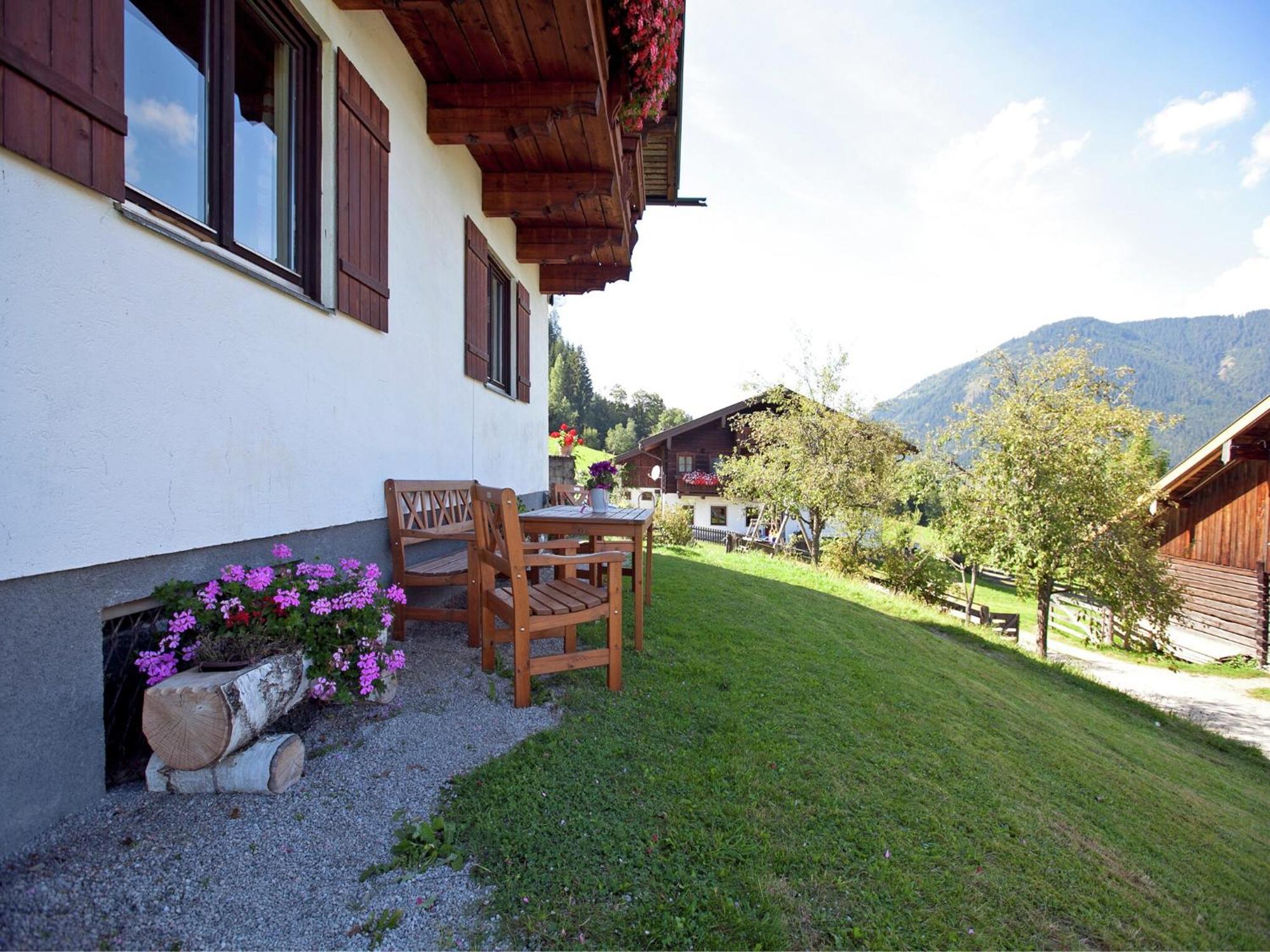 Charming Holiday Home In H Ttau With Barbecue Hüttau Buitenkant foto